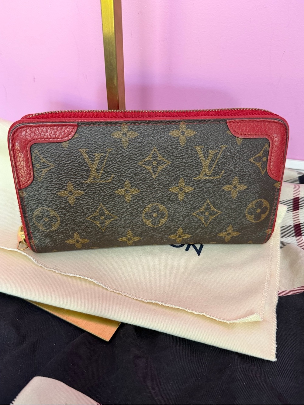 Louis Vuitton Retiro zippy Wallet in Red Trim and monogram